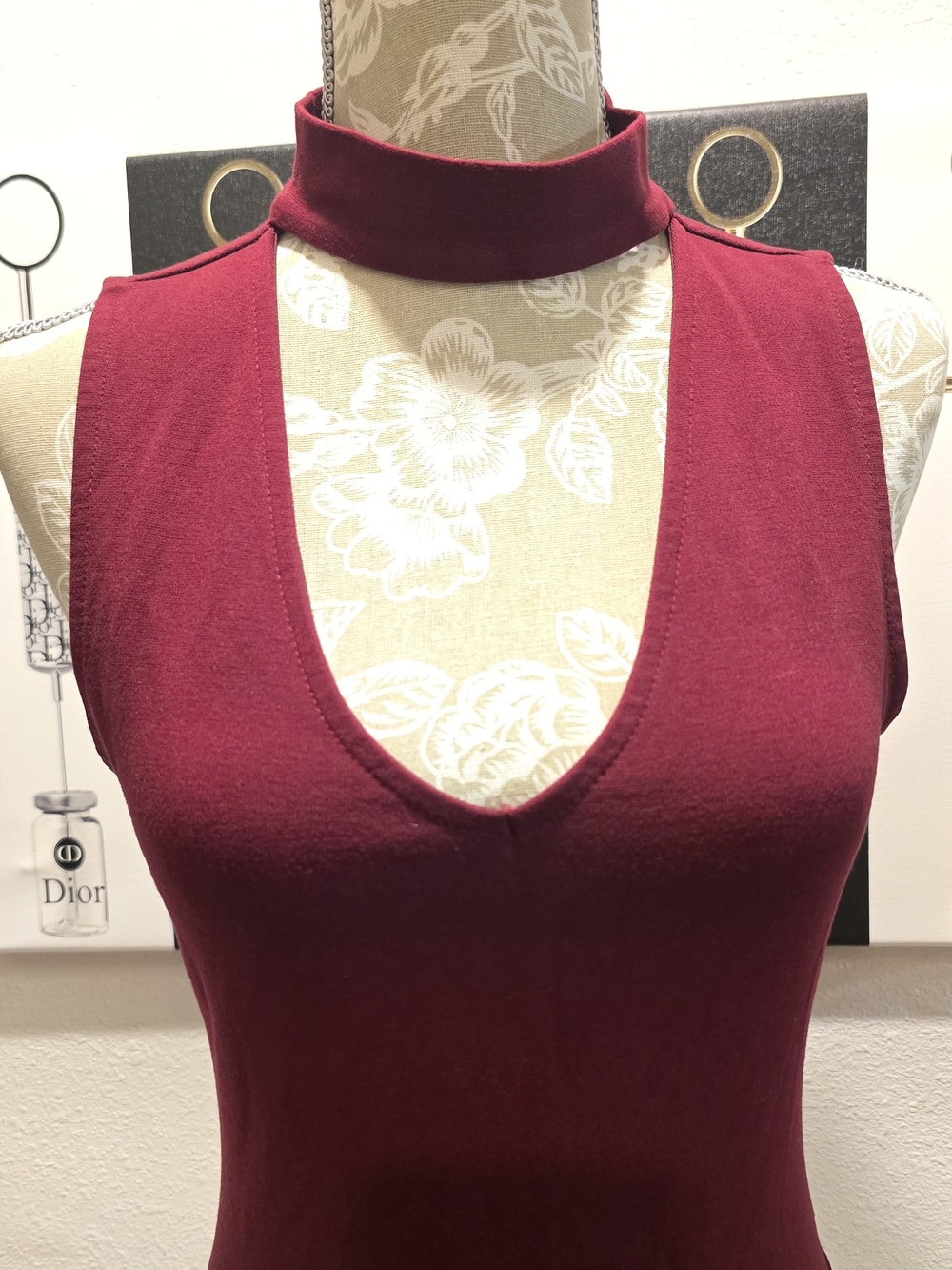 Lulus M Sleeveless Choker V-Neck Bodysuit - Burgundy